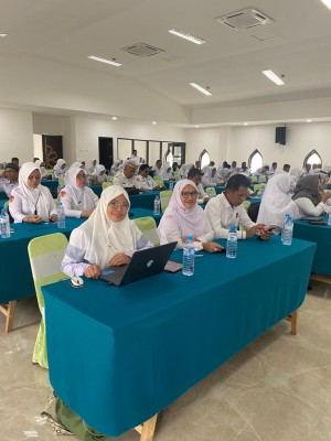 Kepala MAN IC Gorontalo dan KTU Hadiri Rapat Koordinasi Implementasi Program REP-MEQ