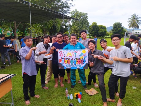 MAN IC Gorontalo Gelar Peringatan Hari Guru Dirangkaikan dengan Penutupan Tahfiz Camp dan English Camp