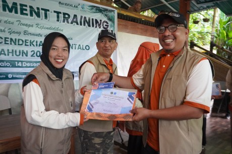 MAN IC Gorontalo Berikan Penghargaan kepada Guru dan Tendik Berprestasi 2024