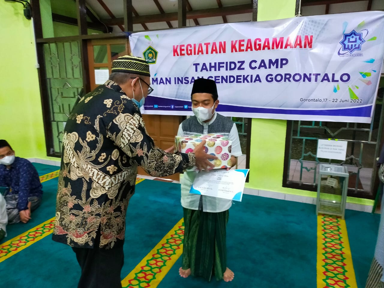 Penyerahan Sertifikat Dan Hadiah Warnai Penutupan Tahfiz Camp MAN IC Gorontalo