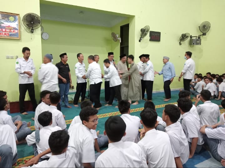 Halal Bihalal Sambut Bulan Suci Ramadan, Civitas MAN ICG Saling Memaafkan Membuka Hati Menjalin Silaturahmi 2023