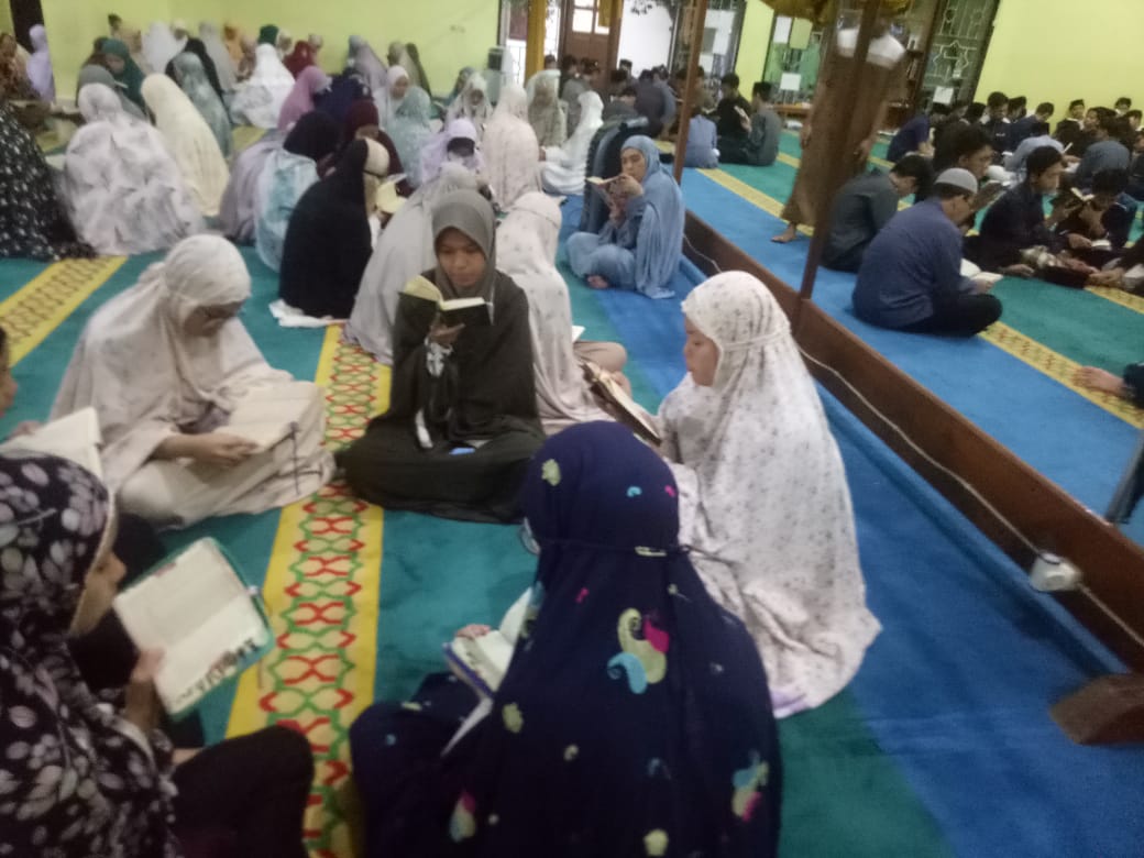 One Day One Juz, Guru dan Siswa Asuh Perbanyak Bacaan Al-Quran di Bulan Suci Ramadan 2023