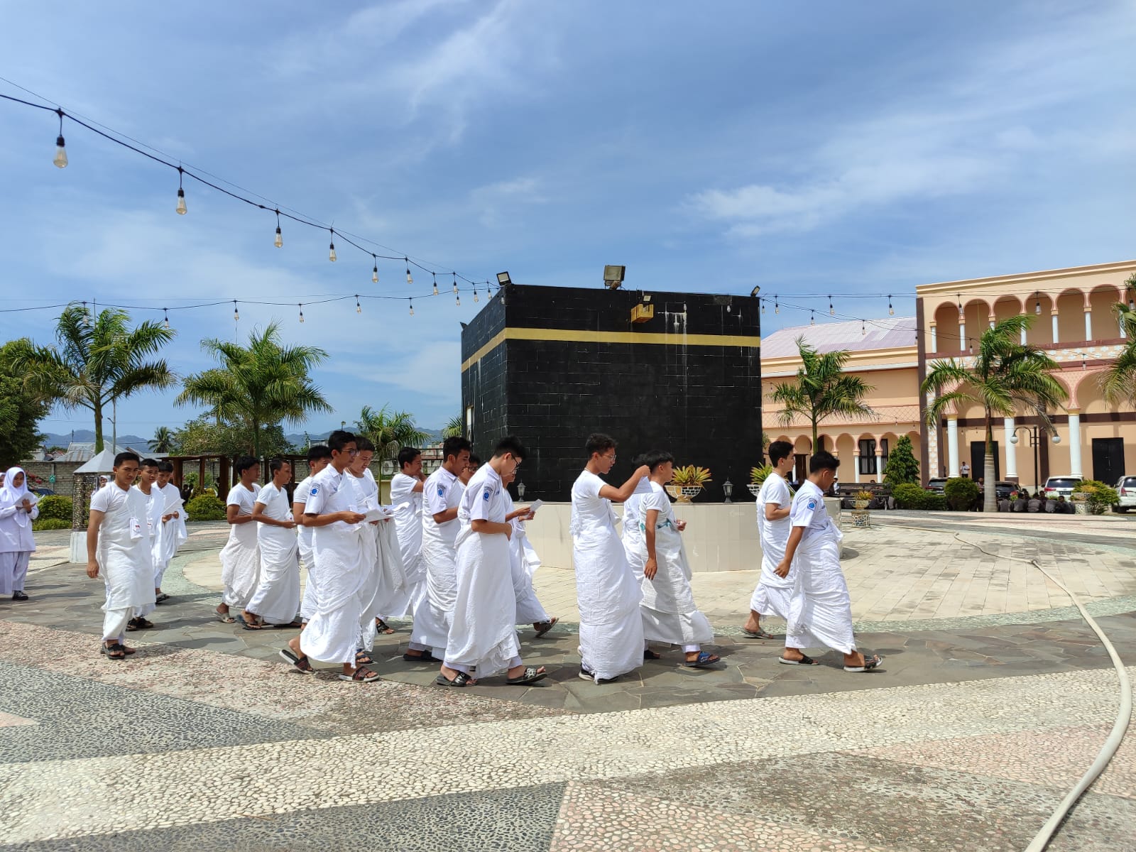 Kunjungi Asrama Haji dan Masjid Baiturrahman Limboto, Pesdik Kelas X MAN ICG Gelar Studi Kolaborasi Mapel PAI