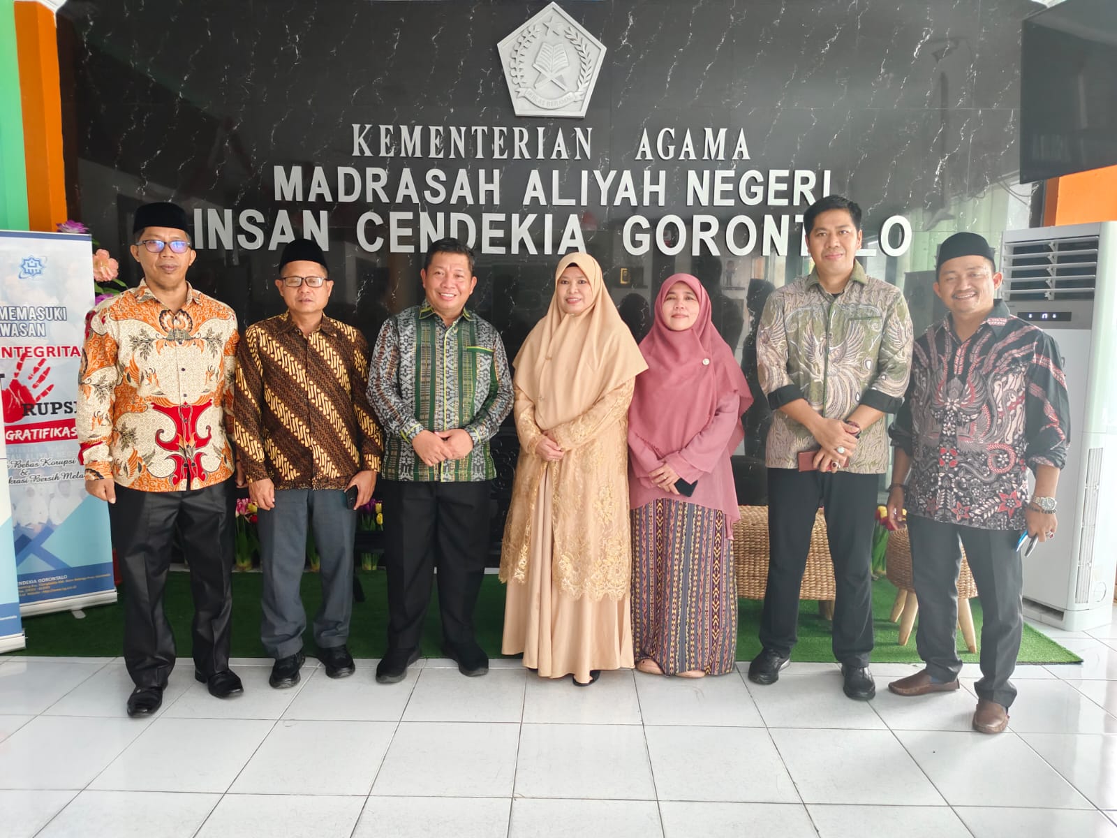Kepala Bidang Pendidikan Madrasah Kanwil Kementerian Agama dan Rombongan  Kunjungi MAN IC Gorontalo