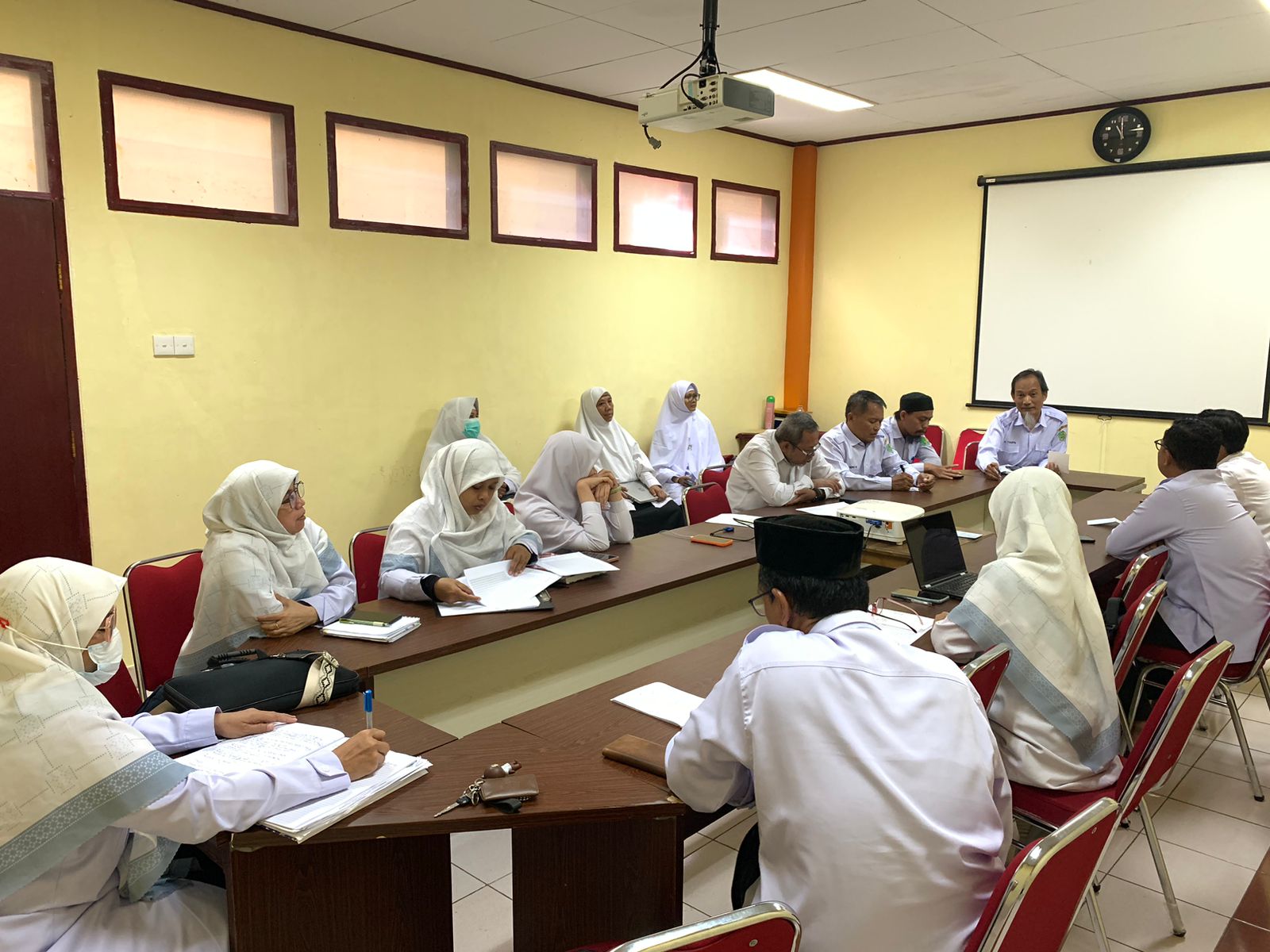 Rapat Tim PKMM MAN IC Gorontalo Bahas Rencana Pasca-Asesmen Madrasah Peserta Didik Kelas 12
