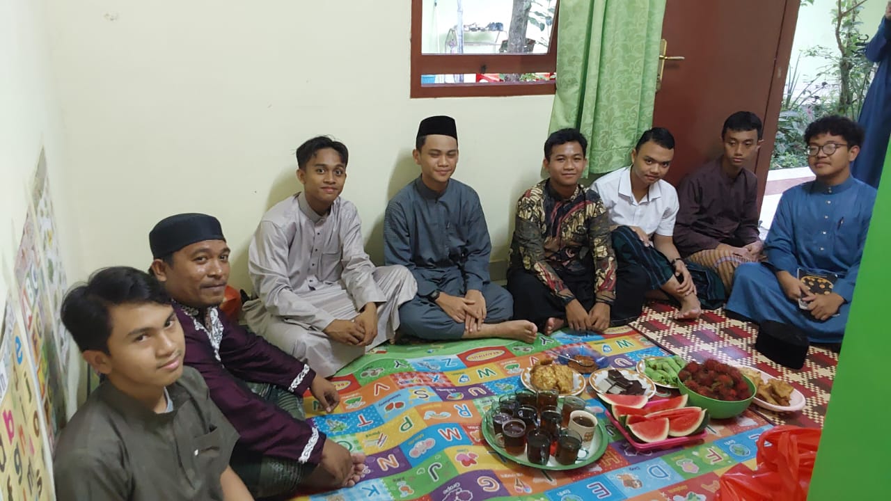 Guru Asuh MAN IC Gorontalo Gelar Buka Bersama dalam Program Pembimbingan Ramadhan